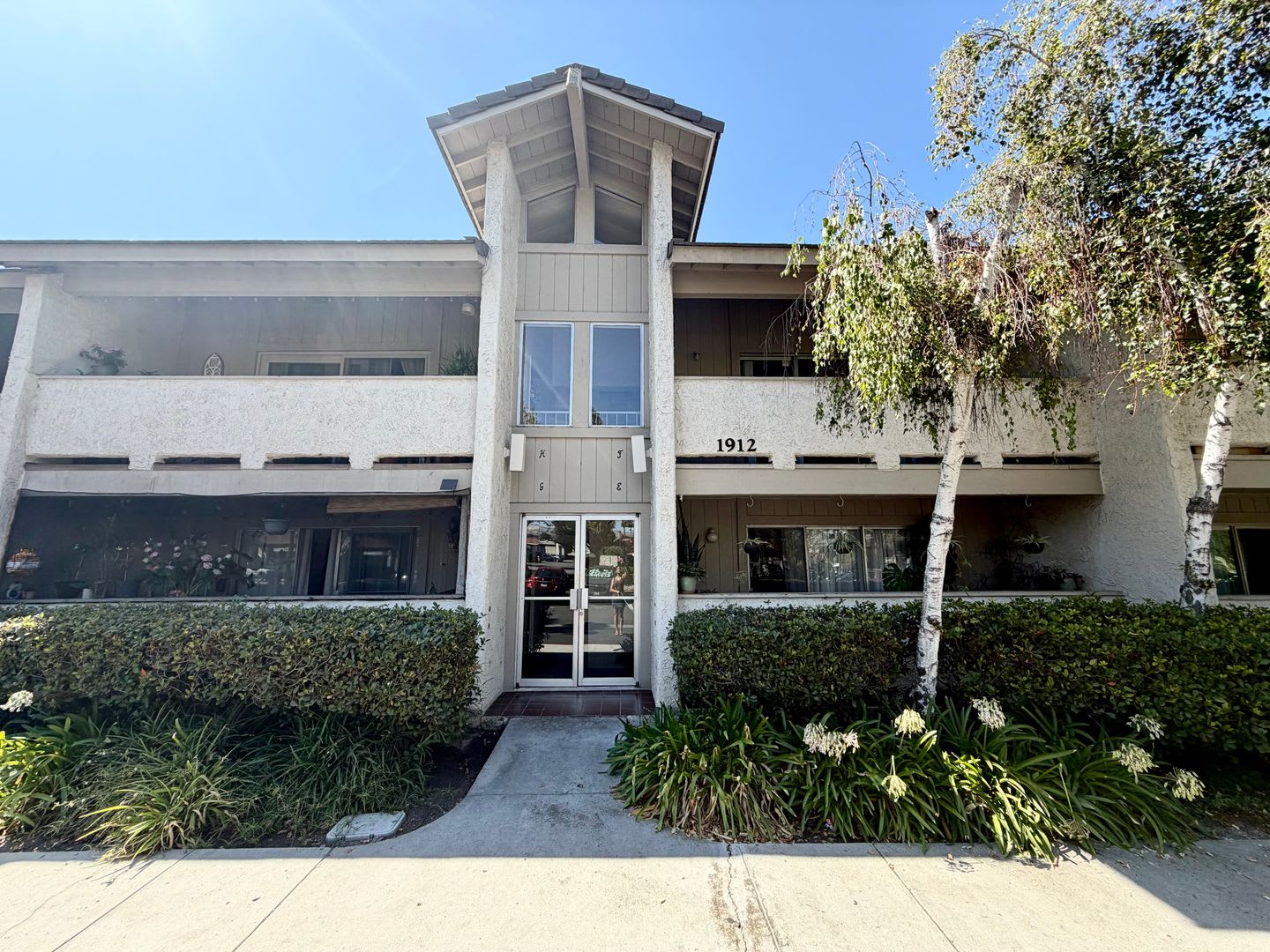 Great location! 2 bed 2 bath Simi Valley condo! – photo 1