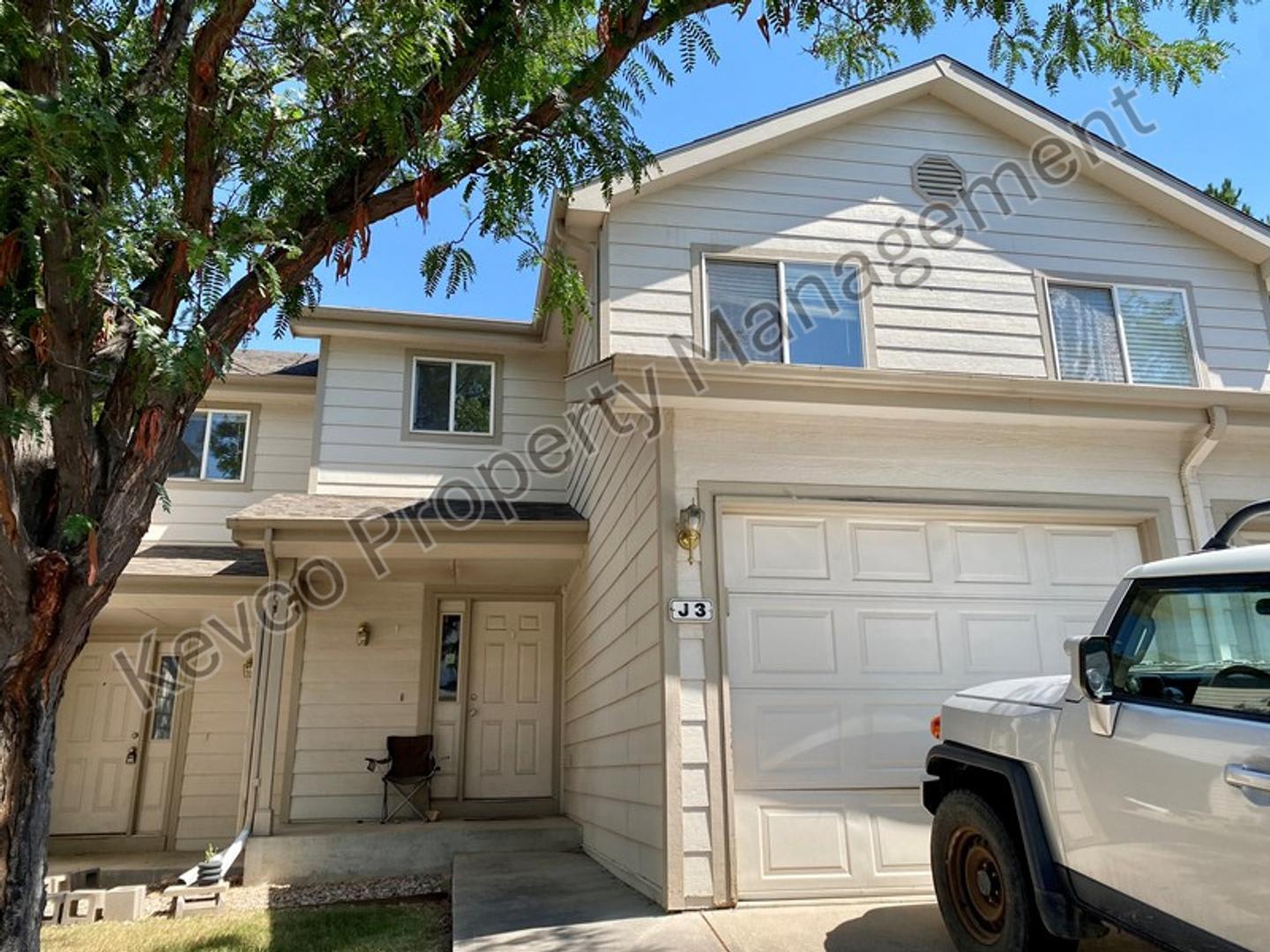 HUGE Townhouse near CSU – photo 1