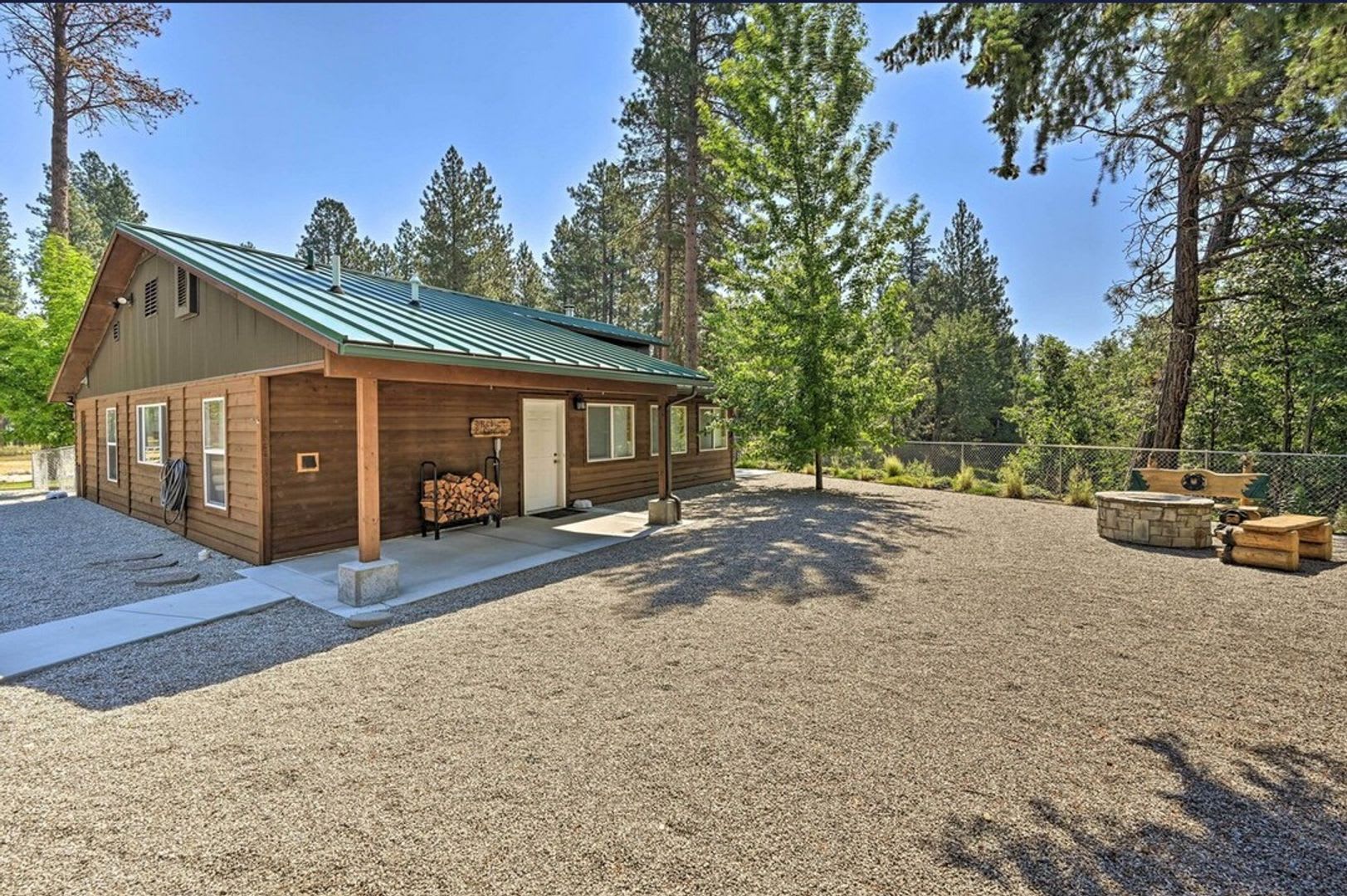 Gorgeous 2 Bed, 1.5 Bath Cabin Retreat on Big Creek – photo 1 of 29