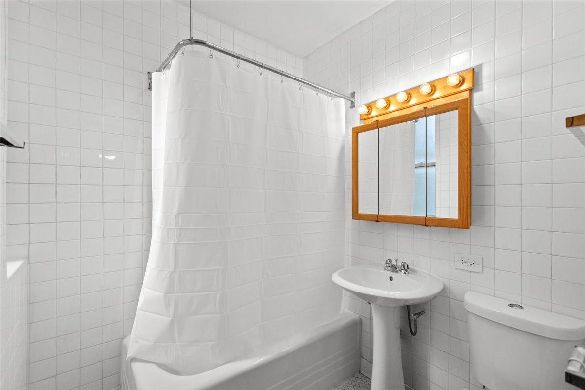 1537 W Addison – photo 1