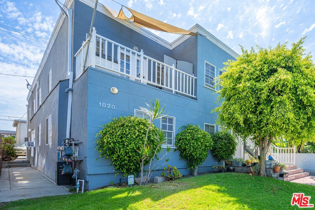 1820 S Barrington Ave – photo 1