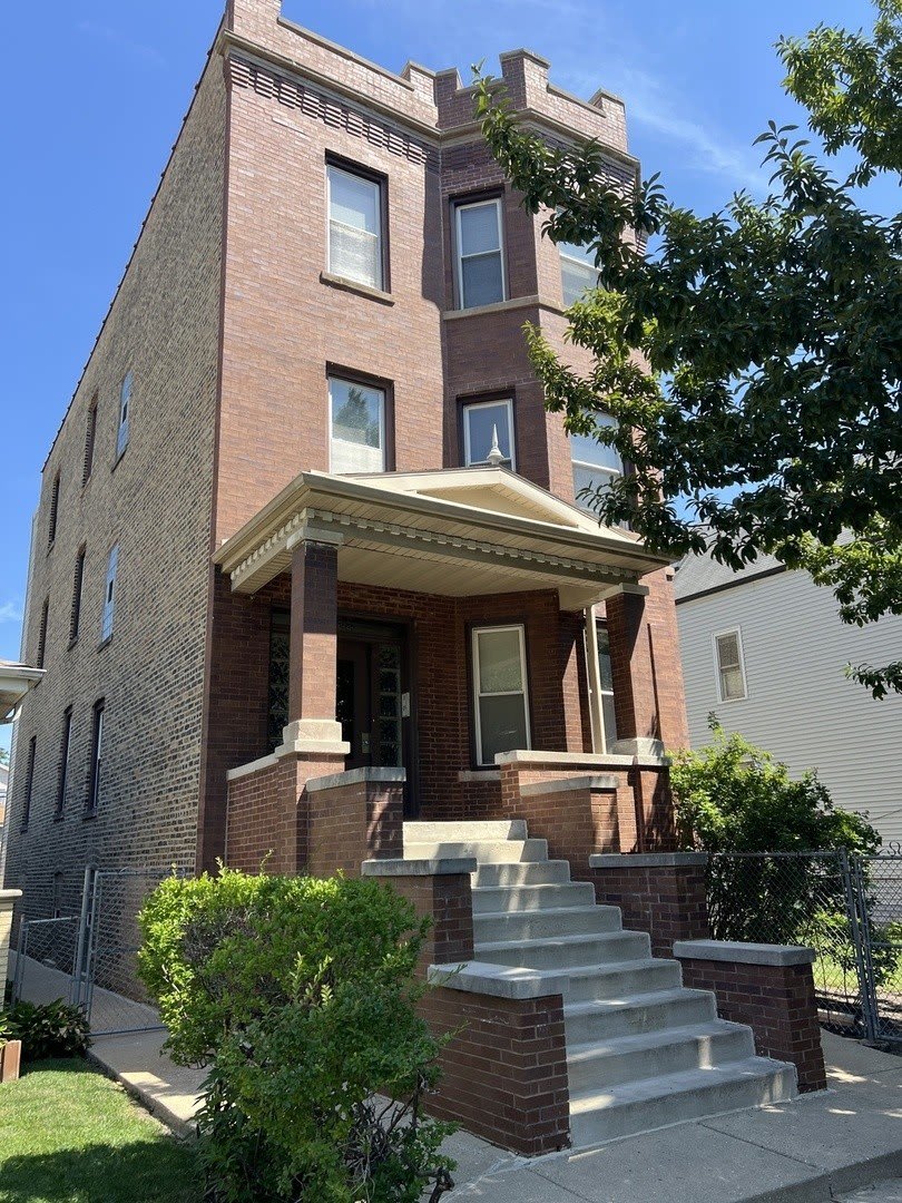 4822 W Berteau – photo 1
