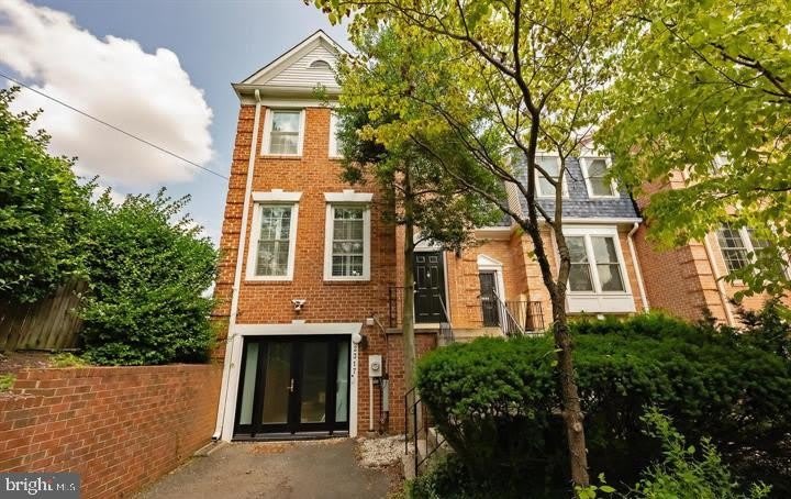 2317 37Th Street Nw – photo 1