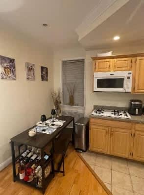 1577 York Ave – photo 1