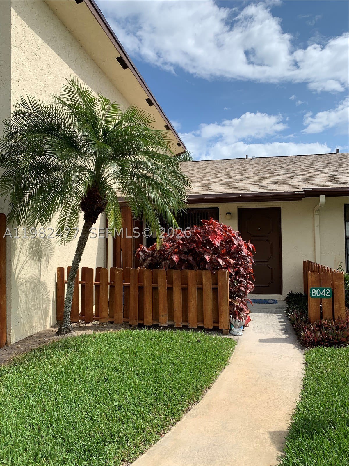 8042 SE Villa Cir – photo 1 of 12