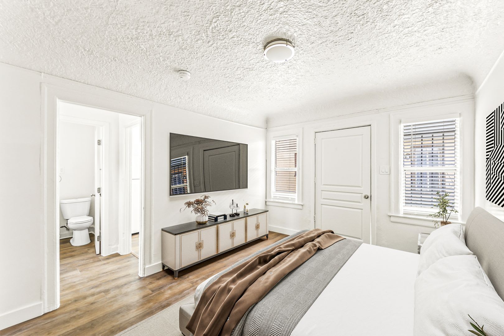 314/316 W. 50th St. – photo 1