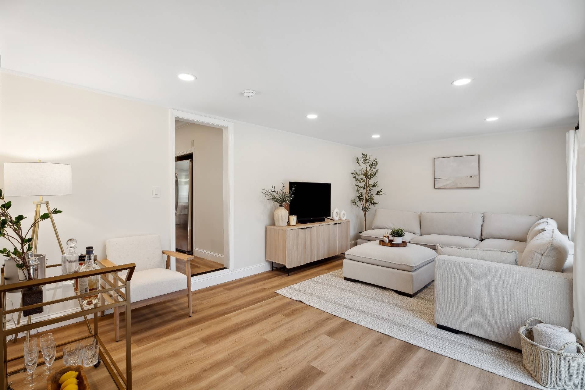 28 Argonne Road W – photo 1 of 25