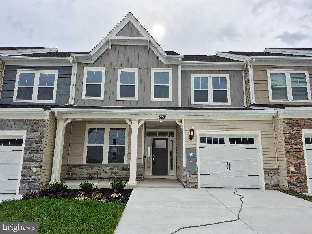 29273 OXFORD Drive – photo 1 of 7