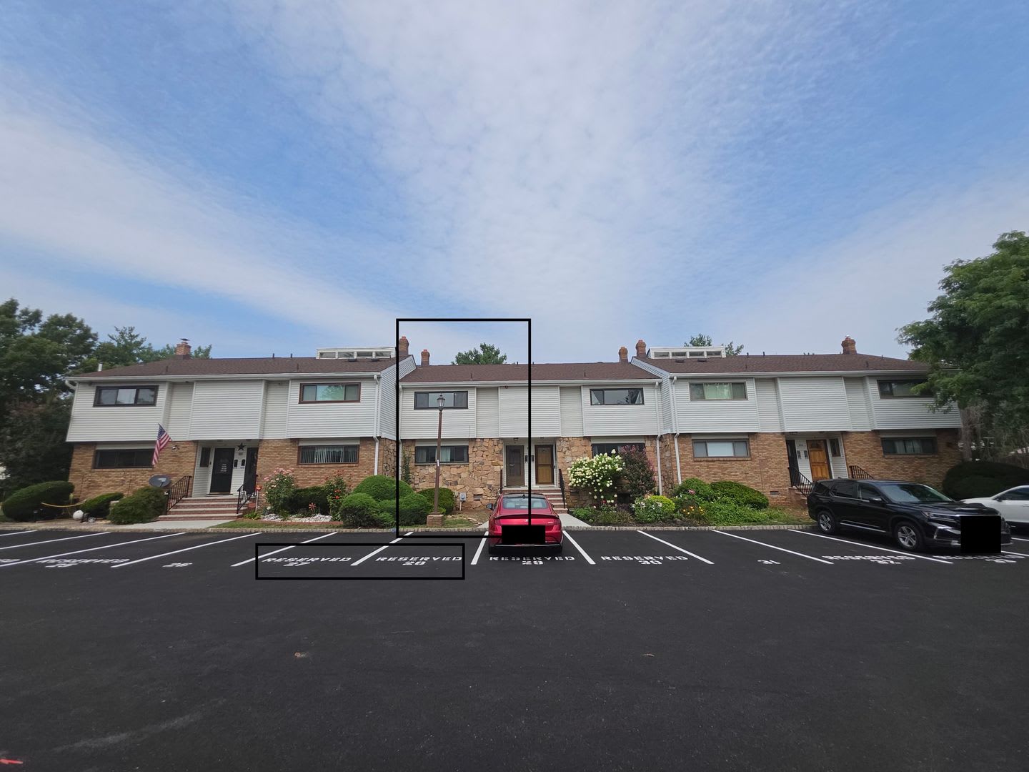 1 410 Sq Ft Plus Finished Basement Updated Well Maintained Townhouse With Lots Of Amenities – photo 1