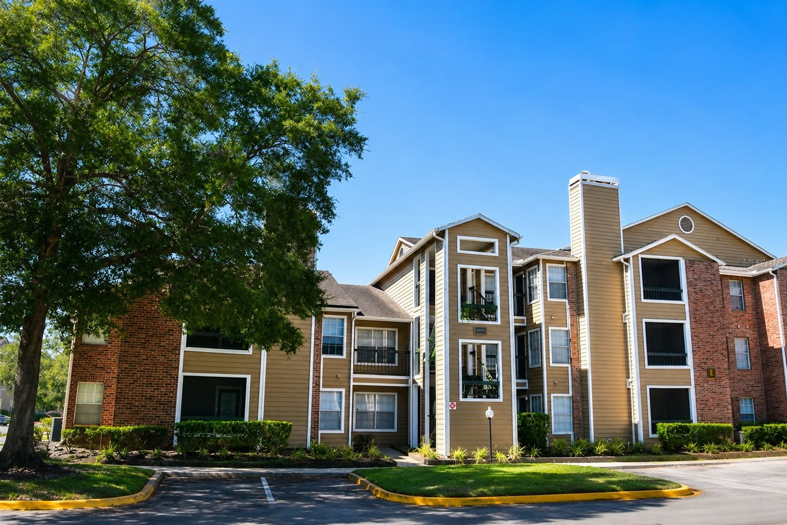 Stylish 2-Bed, 2-Bath Condo with Resort-Style Amenities in the Heart of Orlando! – photo 1