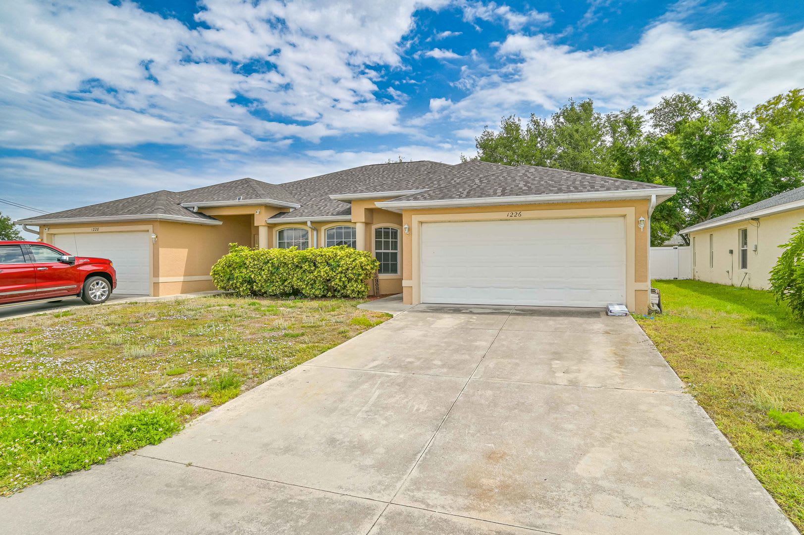 ** Rarely Available ~ 3/2 Duplex W/ 2 Car Garage ~ Updated ** – photo 1