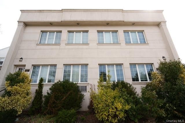 450 E Park Avenue – photo 1