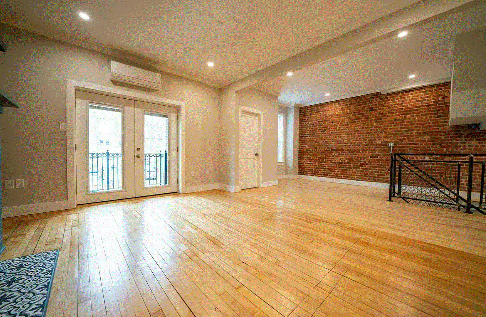 Charming 3 Bedroom – photo 1