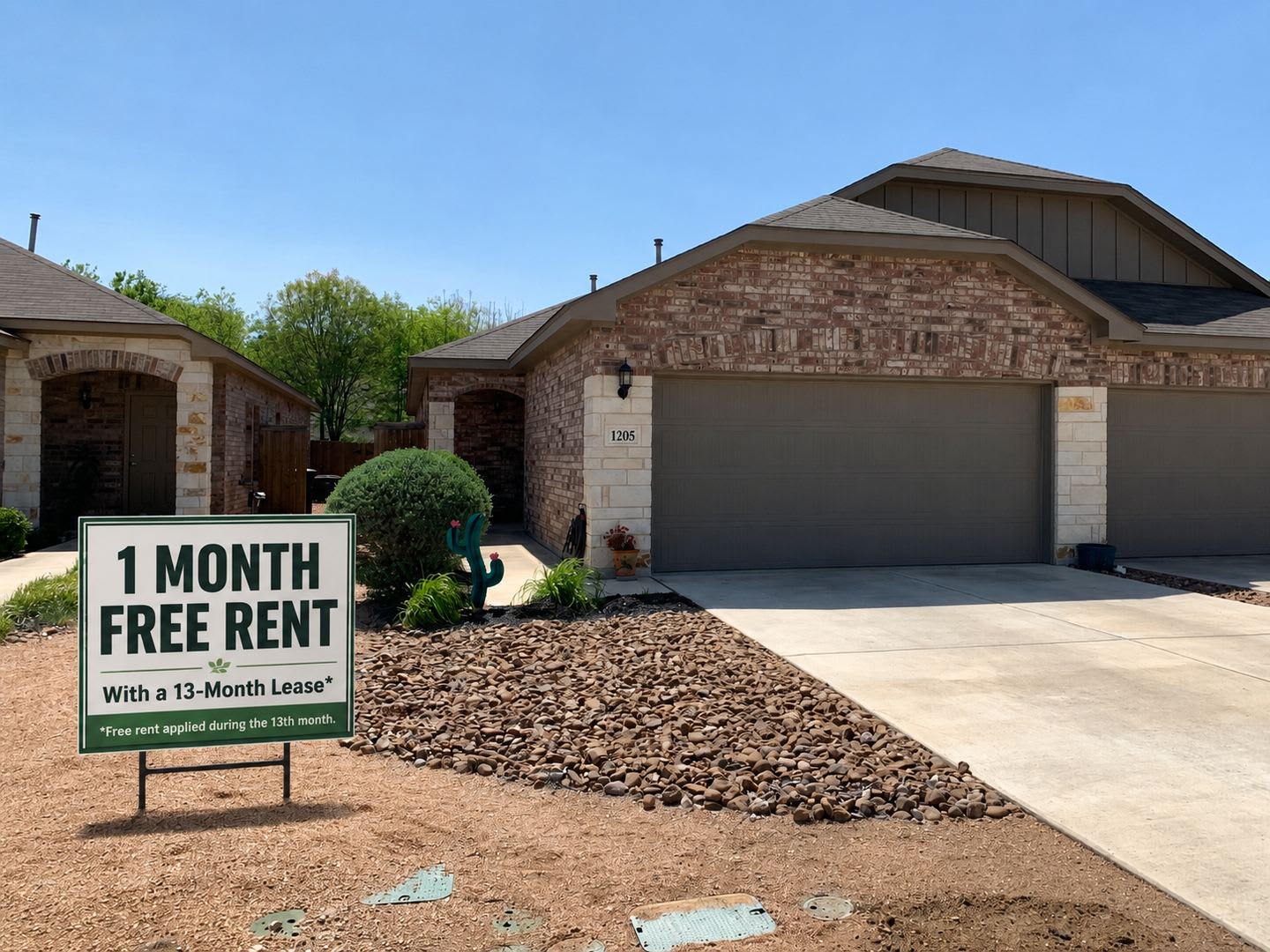 1 Month Free Rent** Walk to Historic Gruene / Fridge / Gas Cooking / Fenced in yard / CISD – photo 1