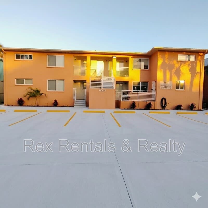 2820 Dupont Street South – photo 1 of 19