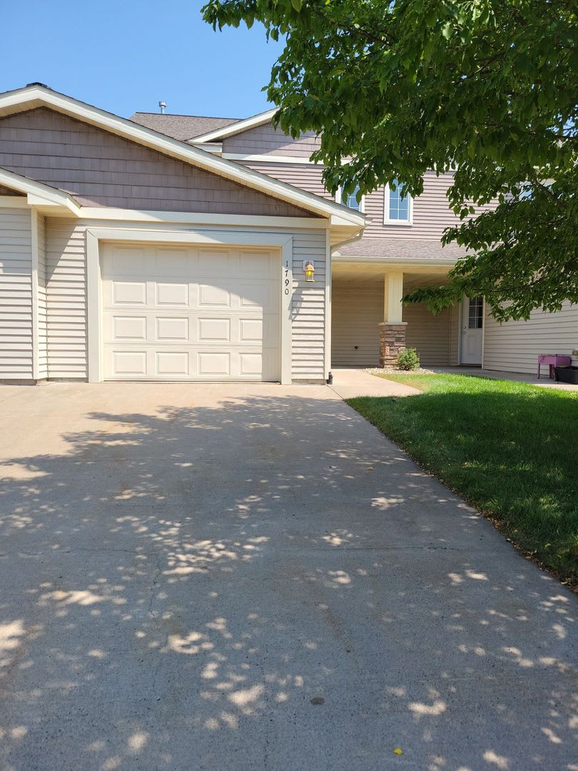 3 Bedroom Townhouse Middle Unit – photo 1 of 44