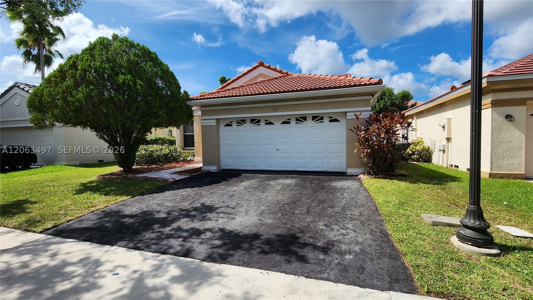924 Falling Water Rd – photo 1