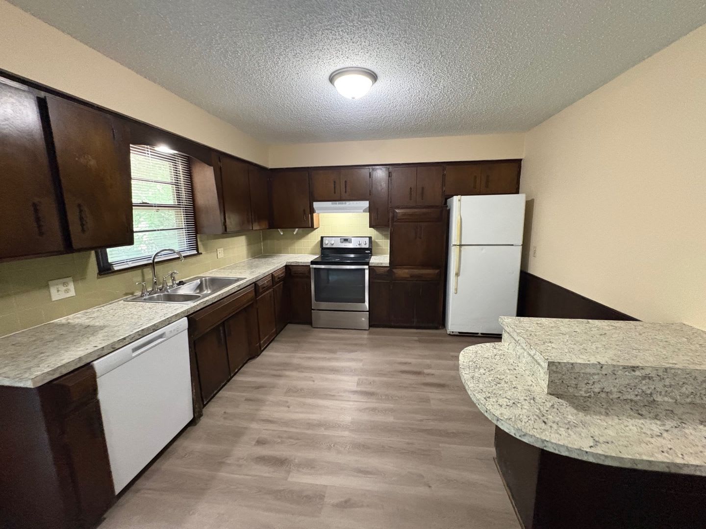 Wow Look At This Property You Cant Beat This Price – photo 1 of 220