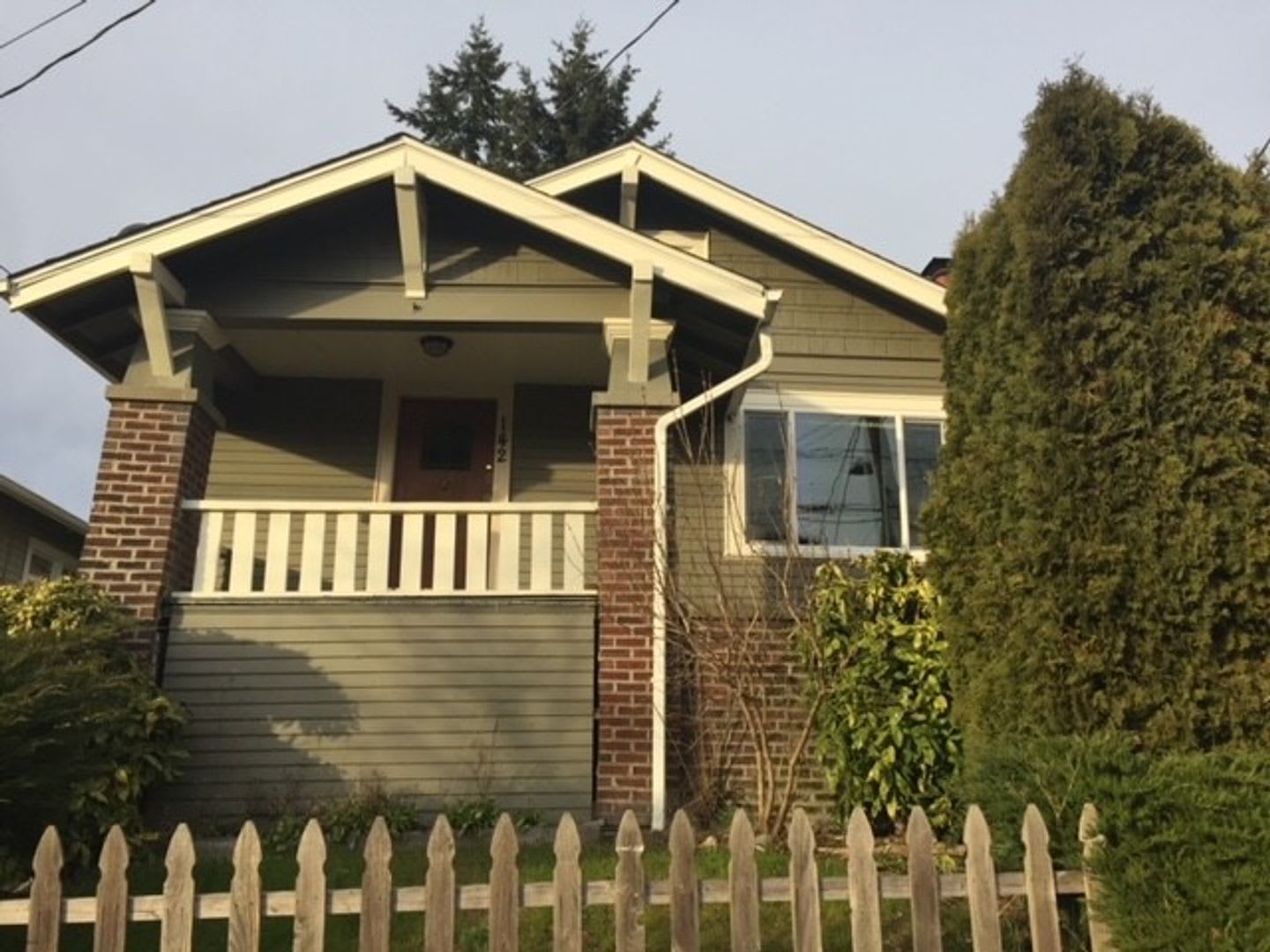 Wallingford 2 Bedroom House with Fenced Yard and Covered Parking – photo 1