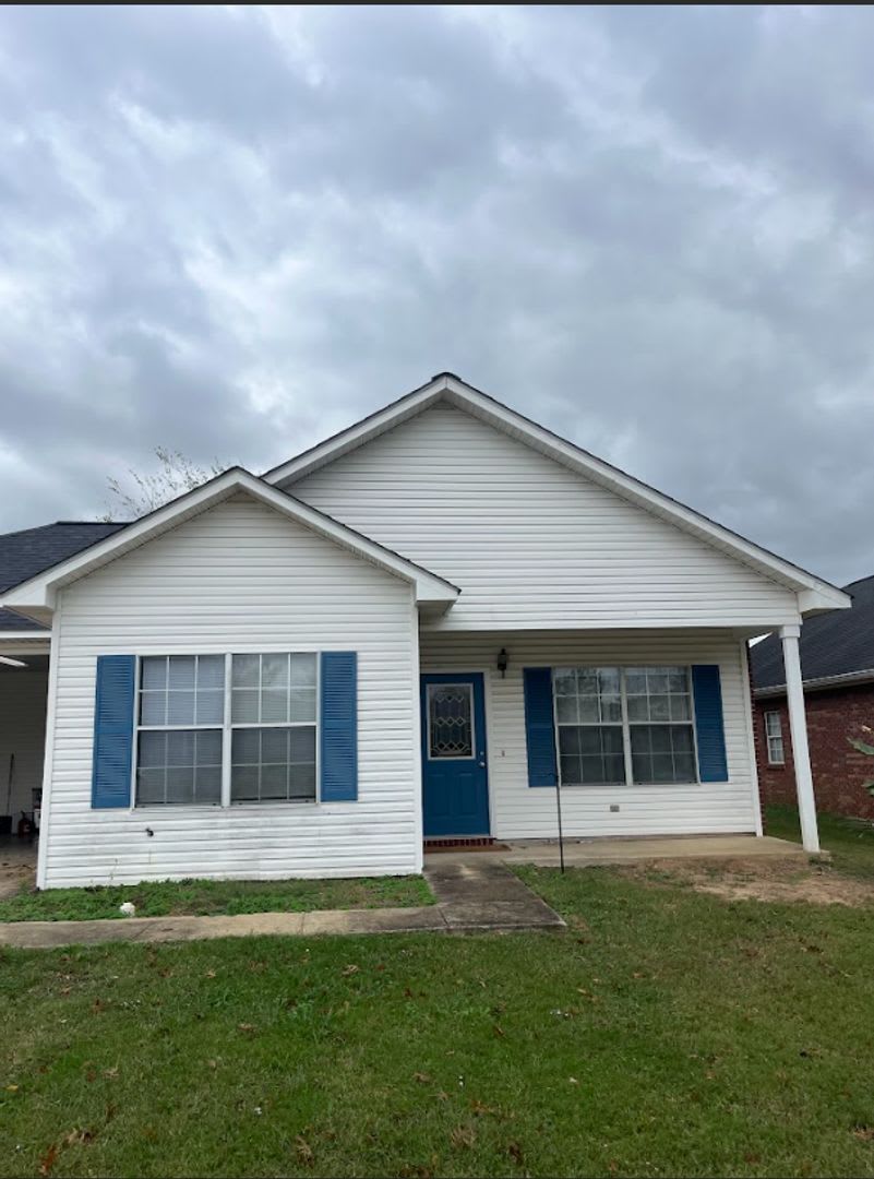 Convenient Starkville Home with 2-Car Garage – photo 1