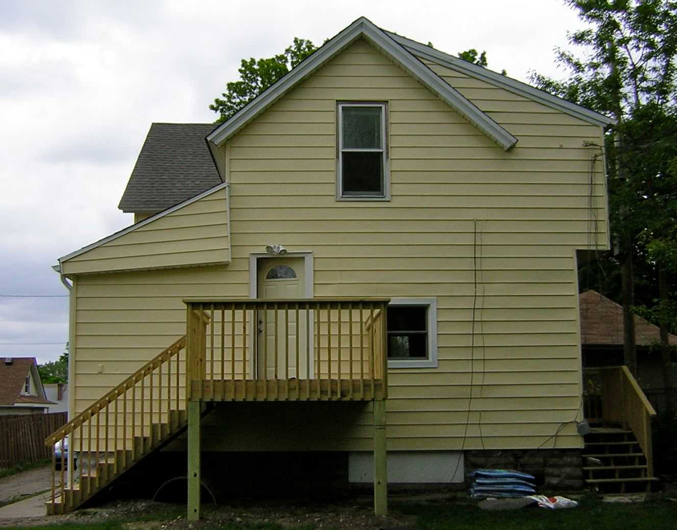 527 Hall Ave – photo 1