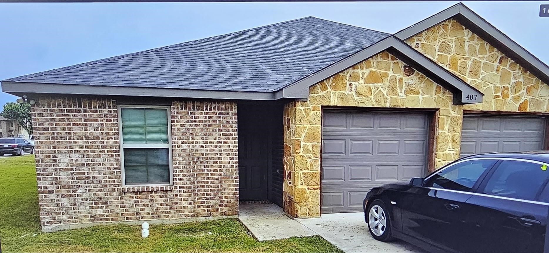 407 W Criner Street – photo 1 of 9