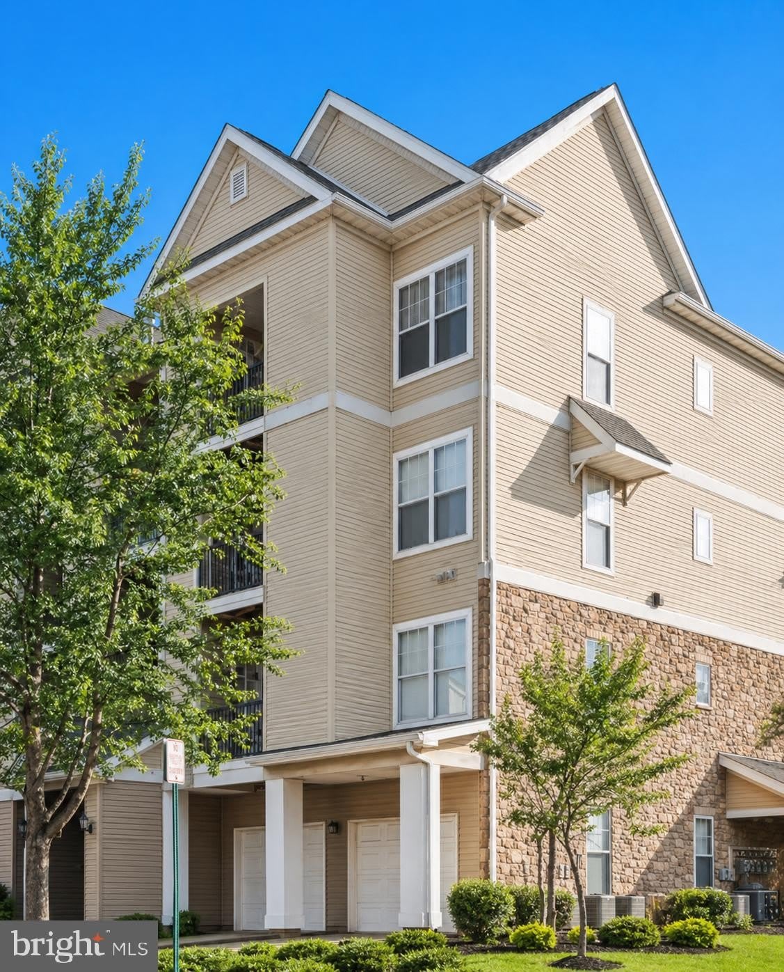 5123-A TRAVIS EDWARD Way – photo 1 of 17