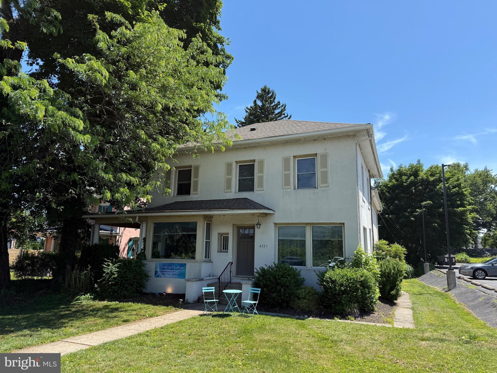 4325 N FRONT Street – photo 1 of 7