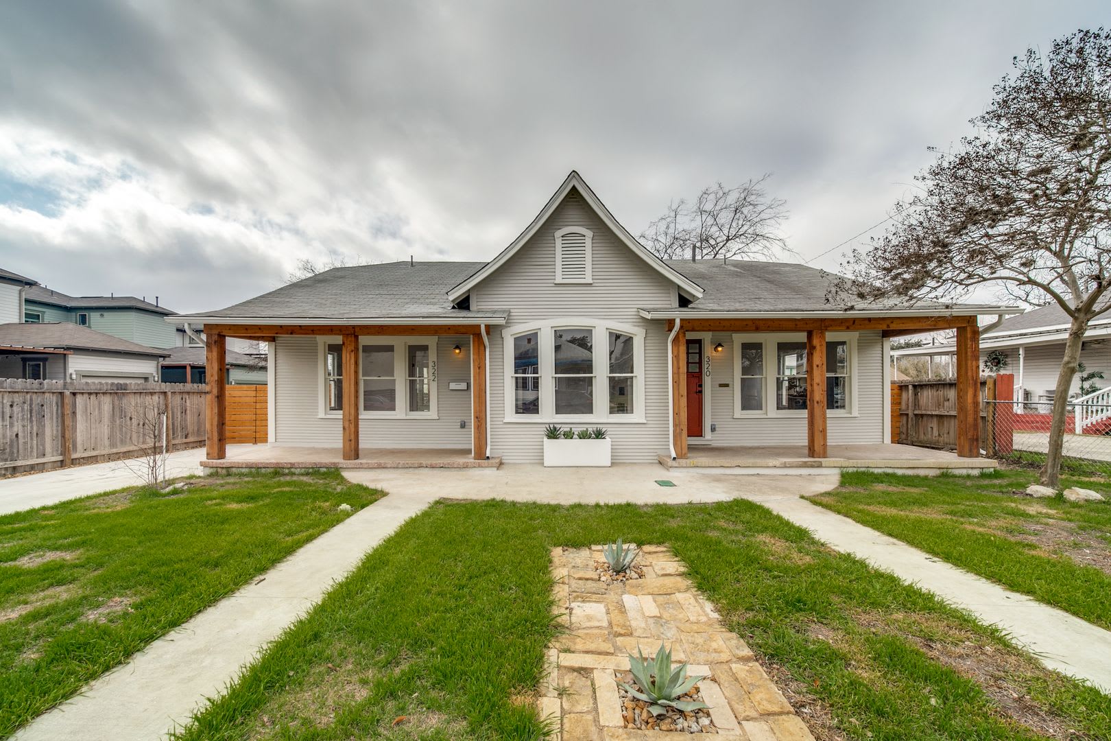 RENOVATED 3-BEDROOM DUPLEX IN TOBIN HILL – photo 1