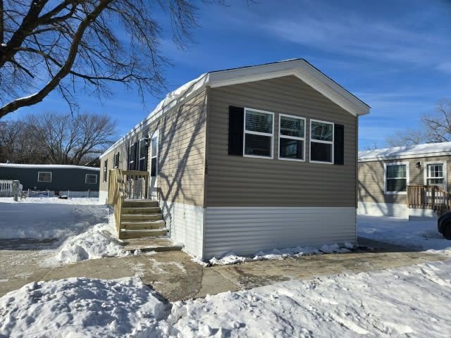 128 Maple Dr – photo 1 of 9