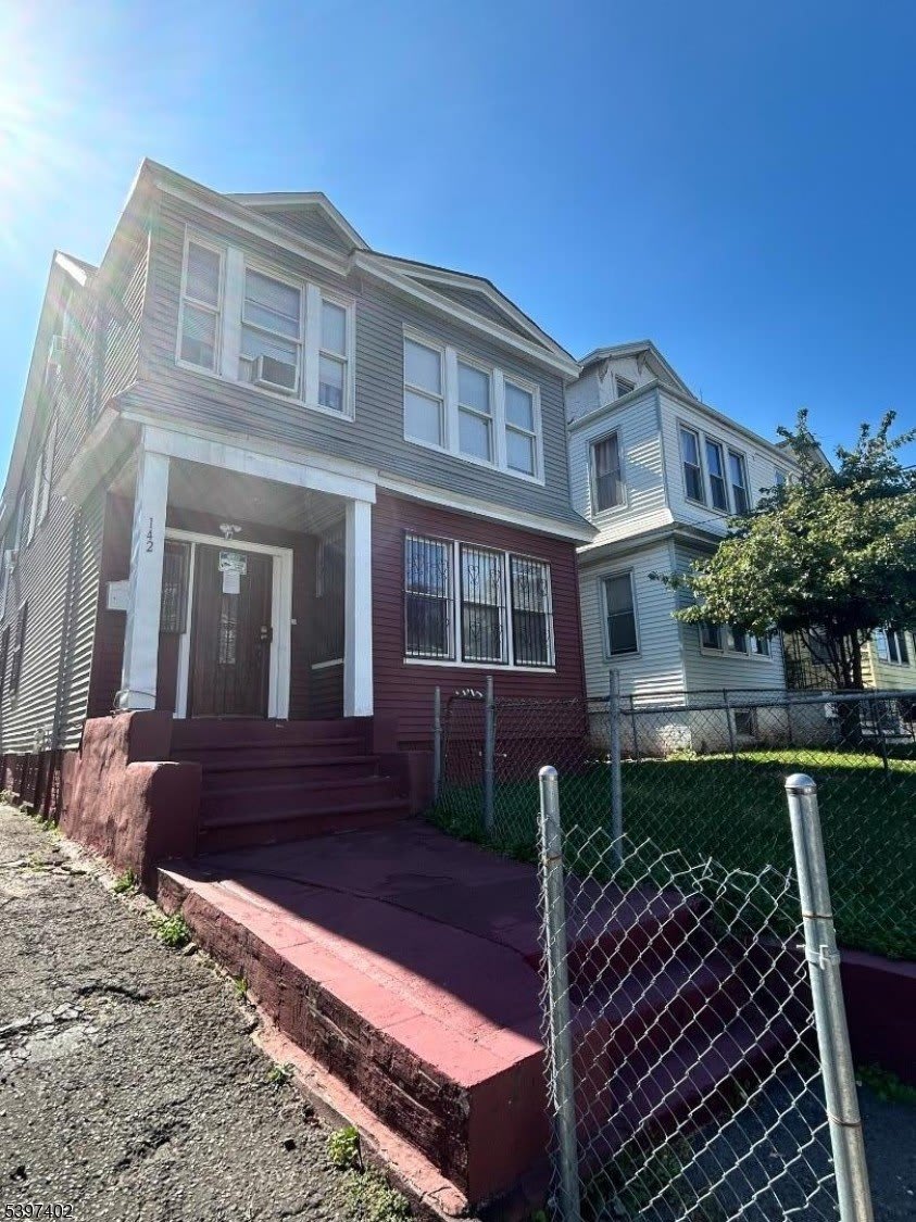 142 Mapes Ave Floor 2 – photo 1
