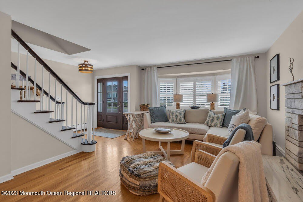 10 York Avenue – photo 1