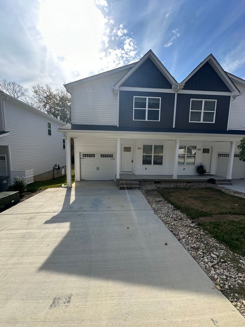 3 beds, 2.5 baths, backyard, 1 car garage! – photo 1 of 30