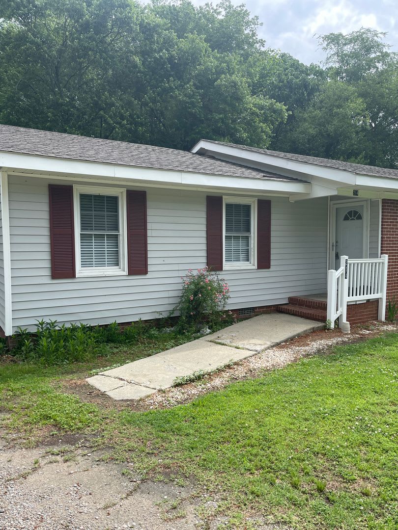 One story duplex – photo 1 of 11