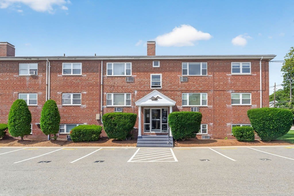 366 Elliot Street – photo 1 of 170