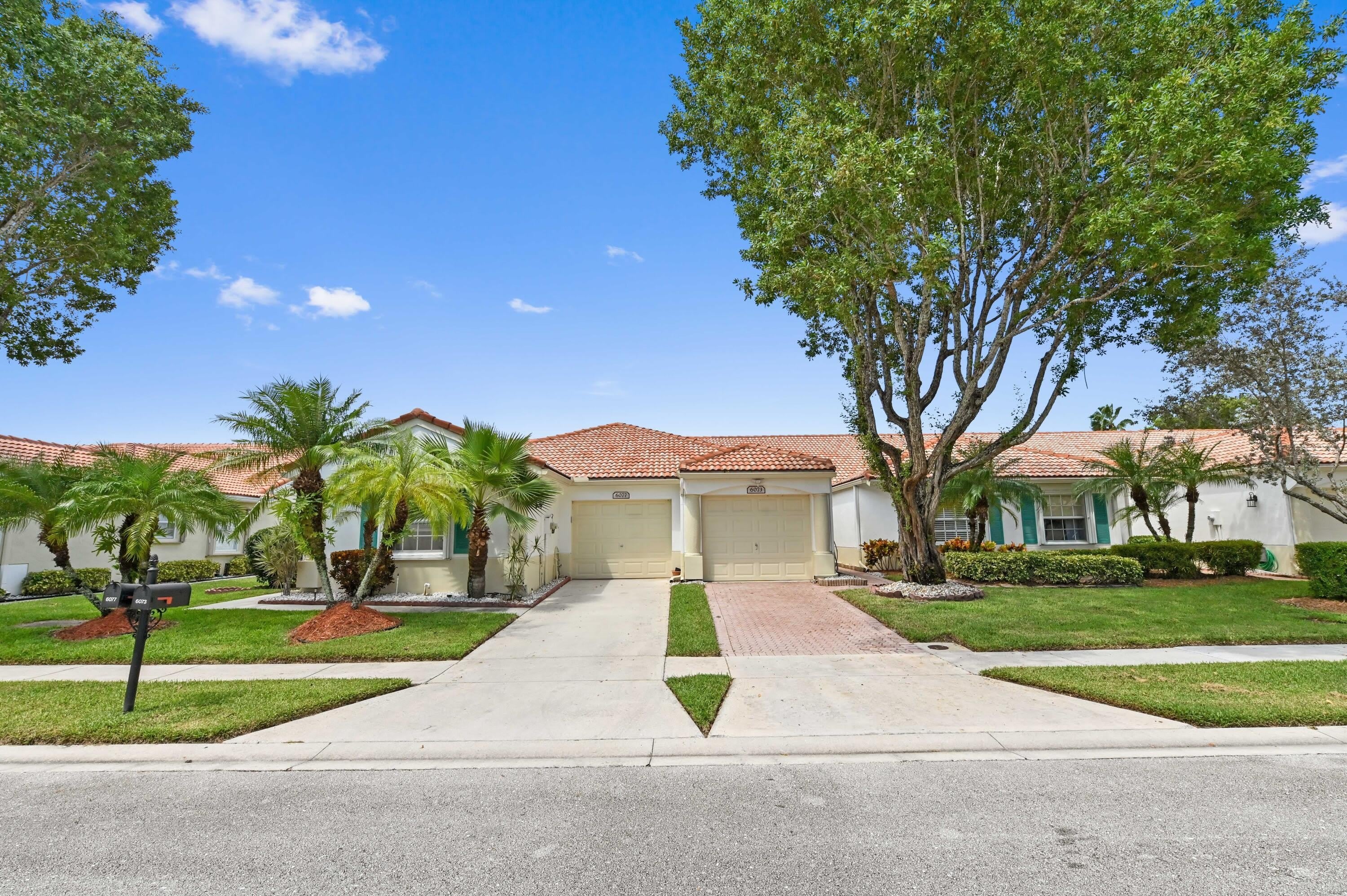 6077 Lake Hibiscus Drive – photo 1