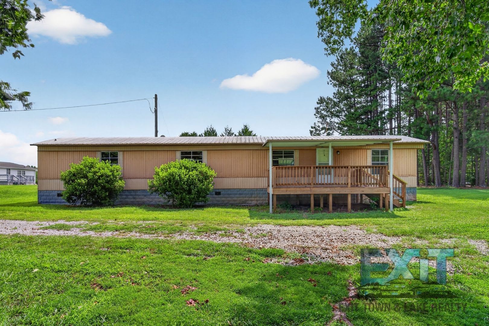 Peaceful Country Living in Gasburg, VA! – photo 1 of 18