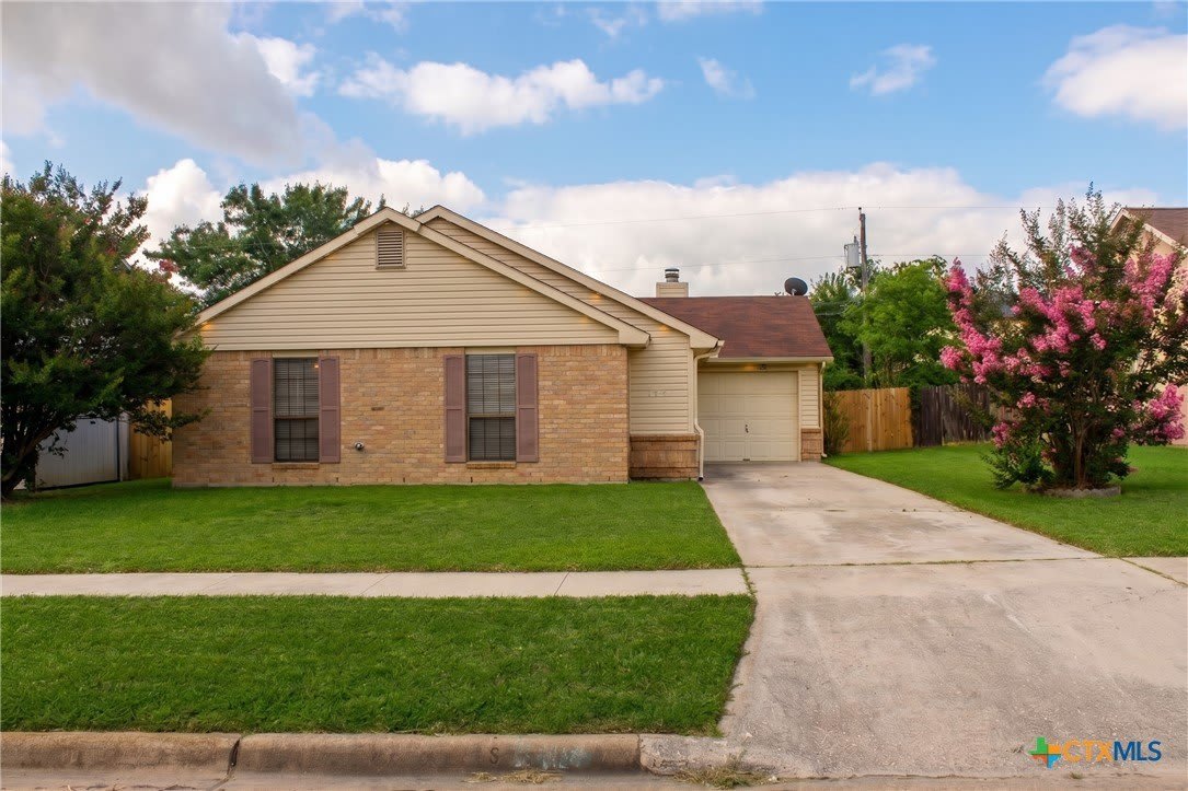 2404 Fieldstone Drive – photo 1 of 13