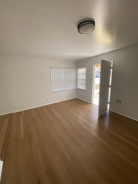 13201 1/2 Avalon Blvd. – photo 1 of 7
