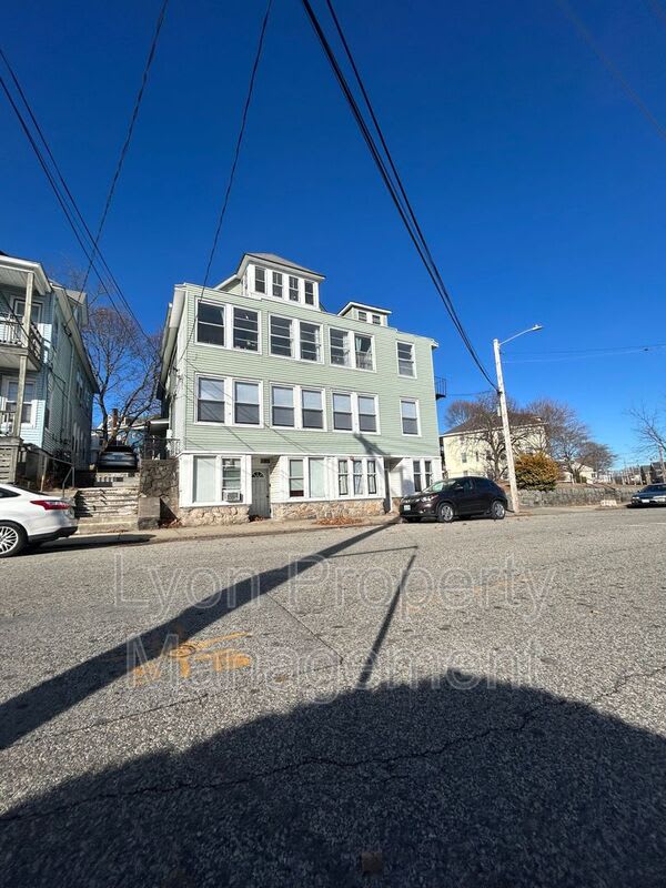 230 West School Street – photo 1 of 9