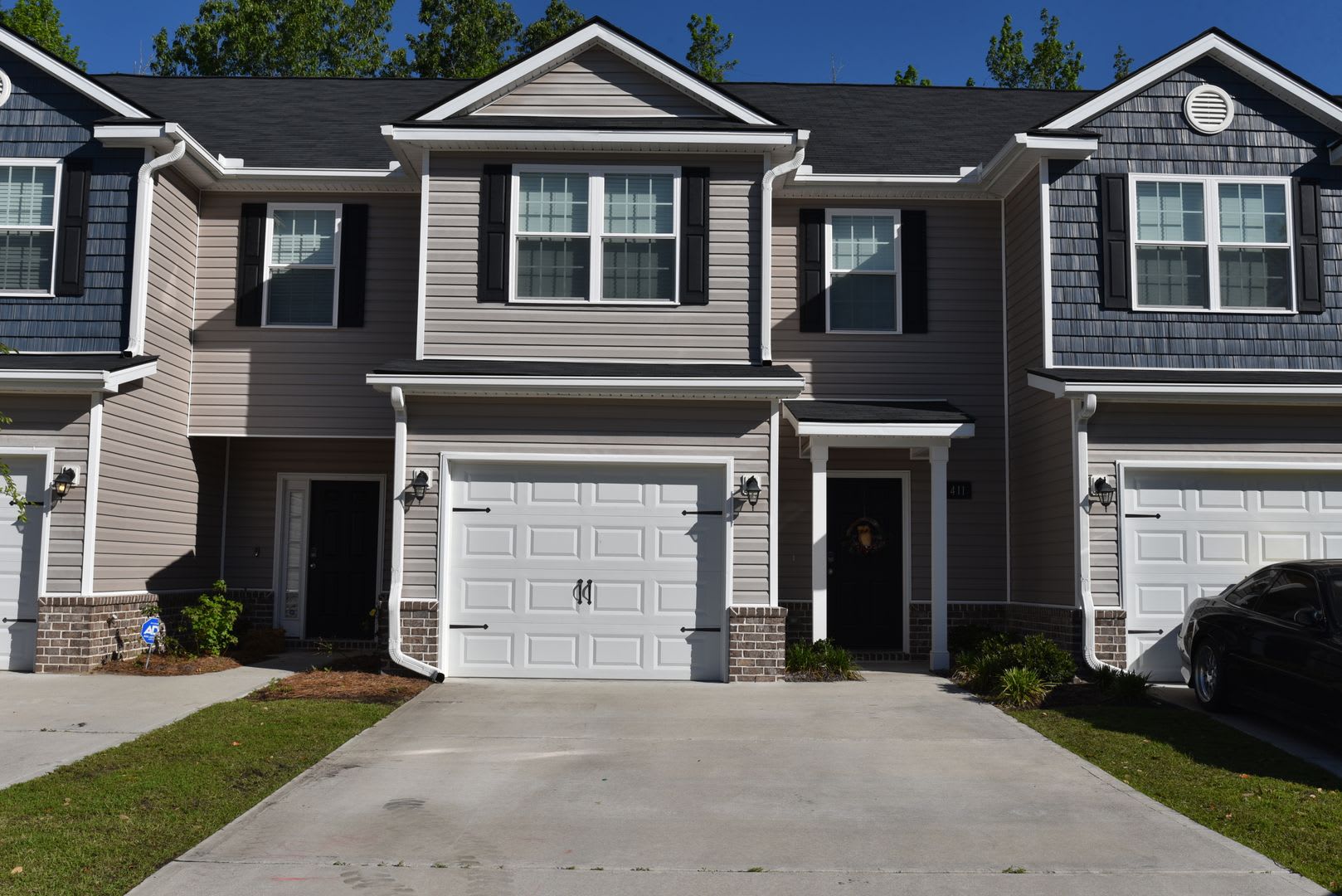3 Bed/2.5 Bath Townhome in Richmond Hill – photo 1 of 19