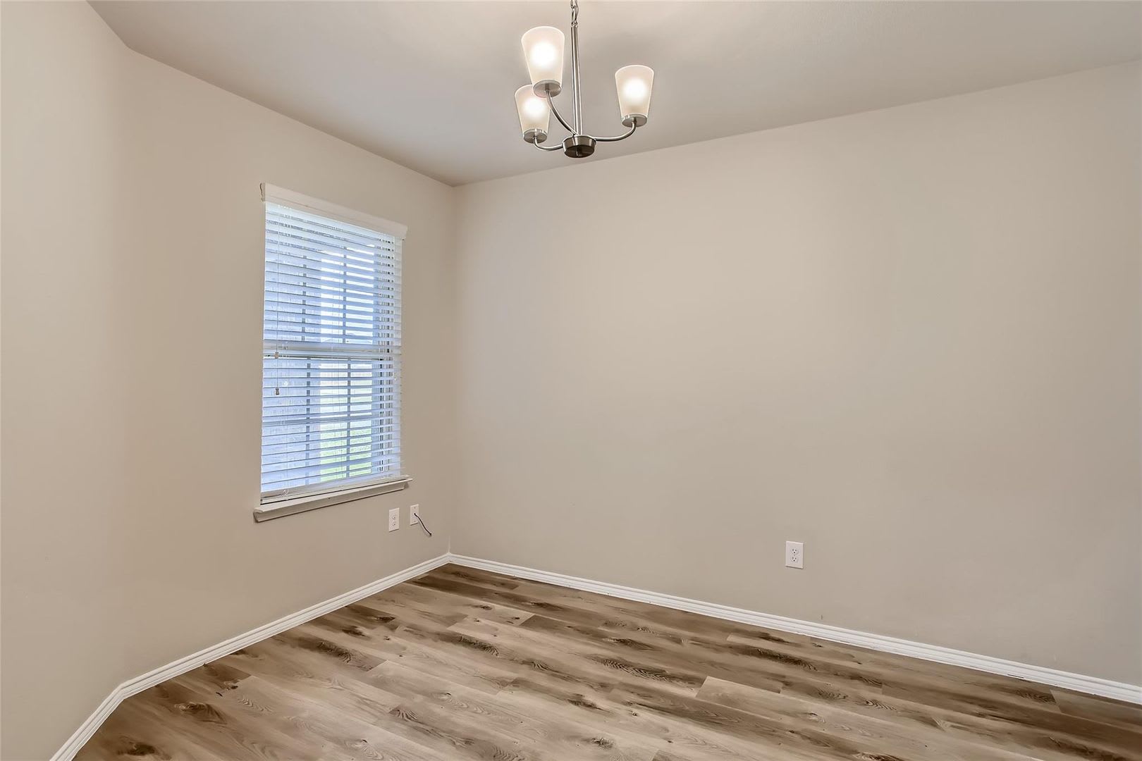 This Well Maintained 4 Bedroom Home Is Located In A Quiet Neighborhood That Has A Community Park A Beautiful Jogging Trail Around A Pond – photo 1 of 29