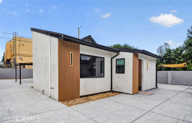 2327 North Naomi Street – photo 1 of 5