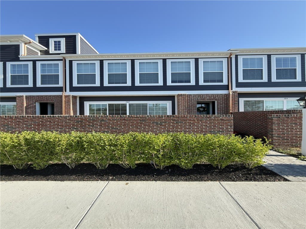 302 Highbridge Ln – photo 1 of 29