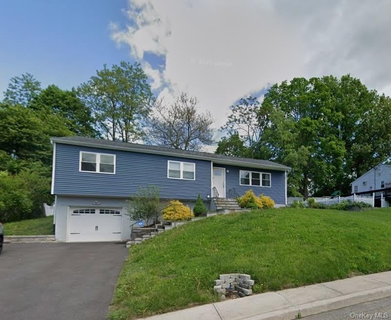 29 Heaney Drive – photo 1 of 19