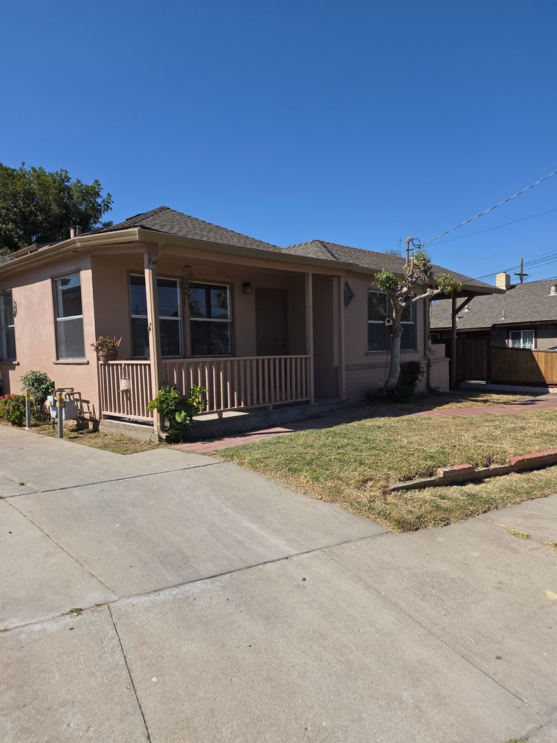 23 Broadis St – photo 1 of 10