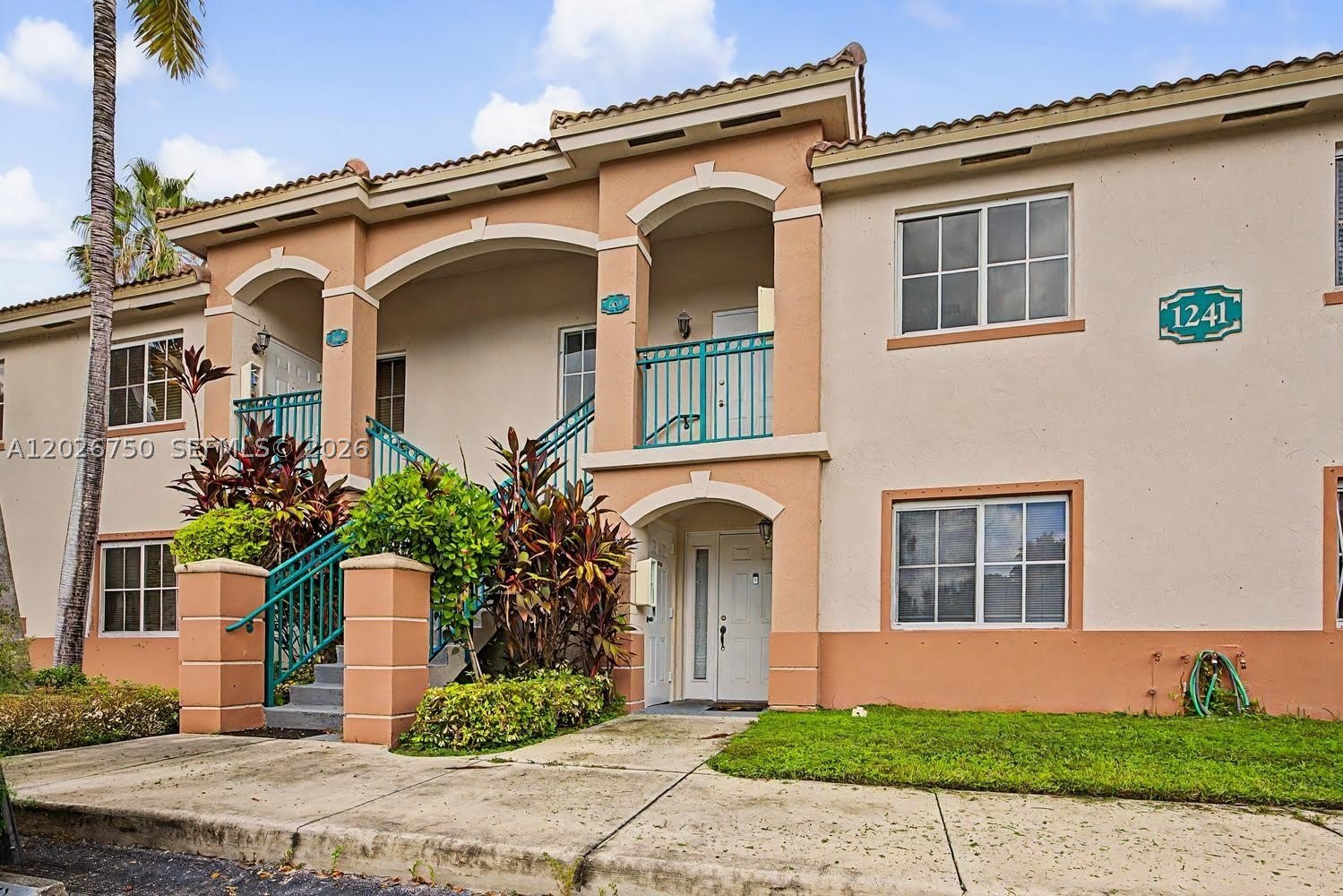 1241 SE 29th St – photo 1
