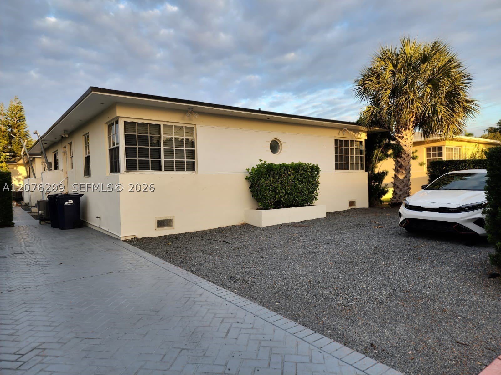 2145 Bay Dr – photo 1