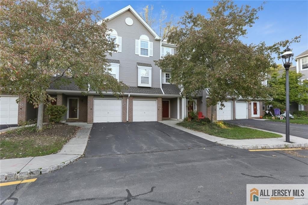 140 S Barrow Place – photo 1 of 131