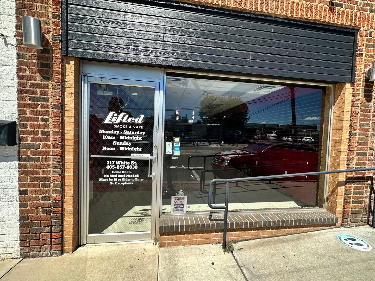 For Lease Retail Space Available On Campus Corner – photo 1